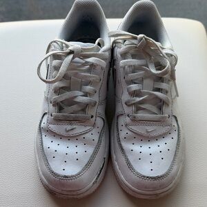 Nike kids air force 1 White Lace-Up Sneakers size 1 unisex used